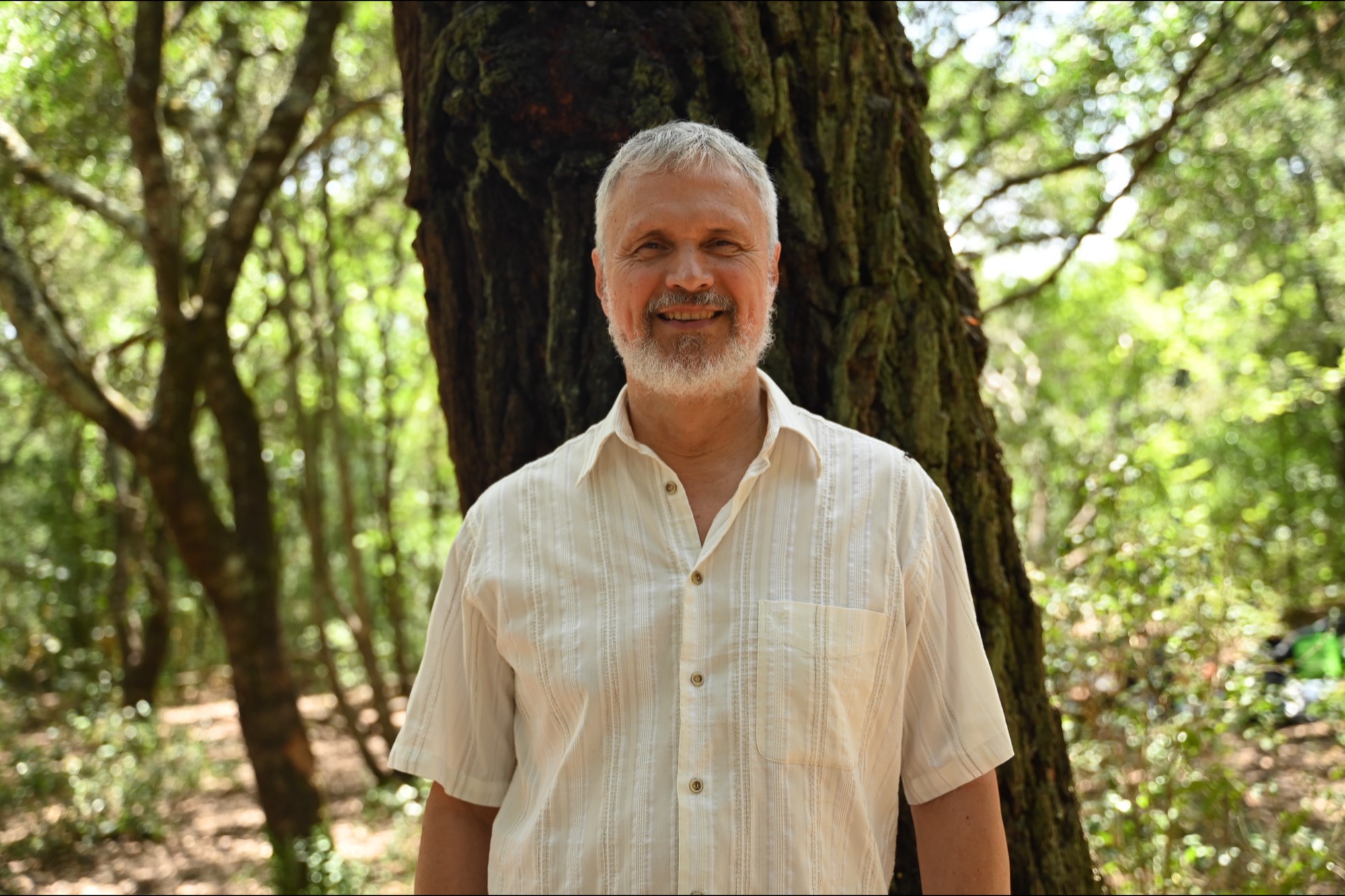 Dr. Gabriel Campuzano Piña na floresta